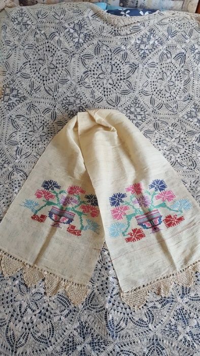 Голяма автентична кърпа с цветни бродерии и дантела месал и  тюбитейка