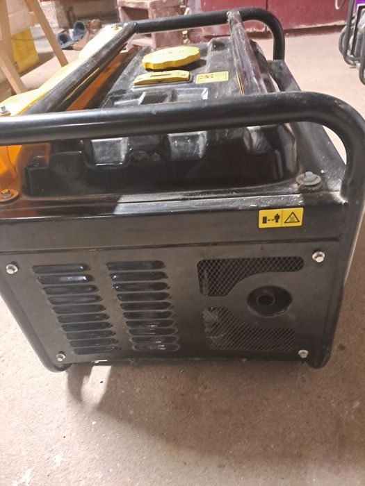 Vând generator Stanley