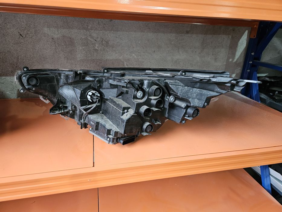 Десен фар за Toyota Rav4 2024г