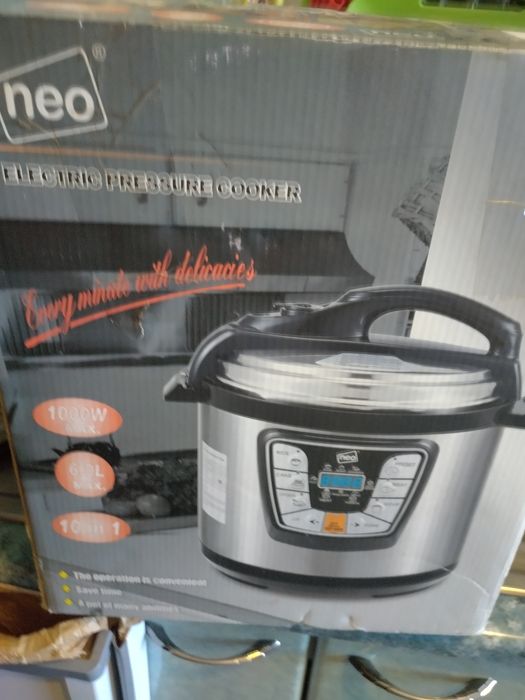 Vând oala sub presiune electrică nouă