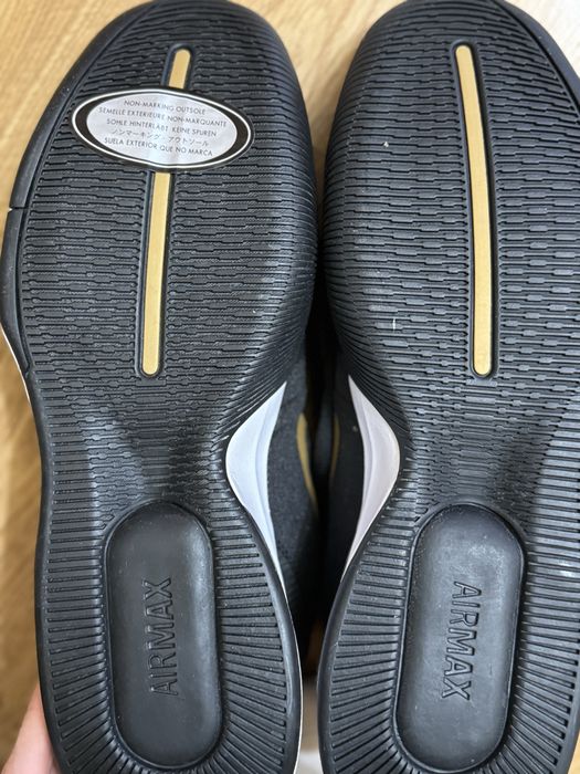 Nike маратонки черни със златно