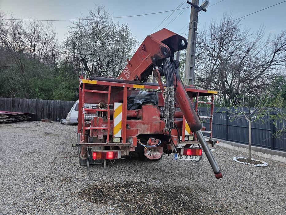 Camion forestier fara macara