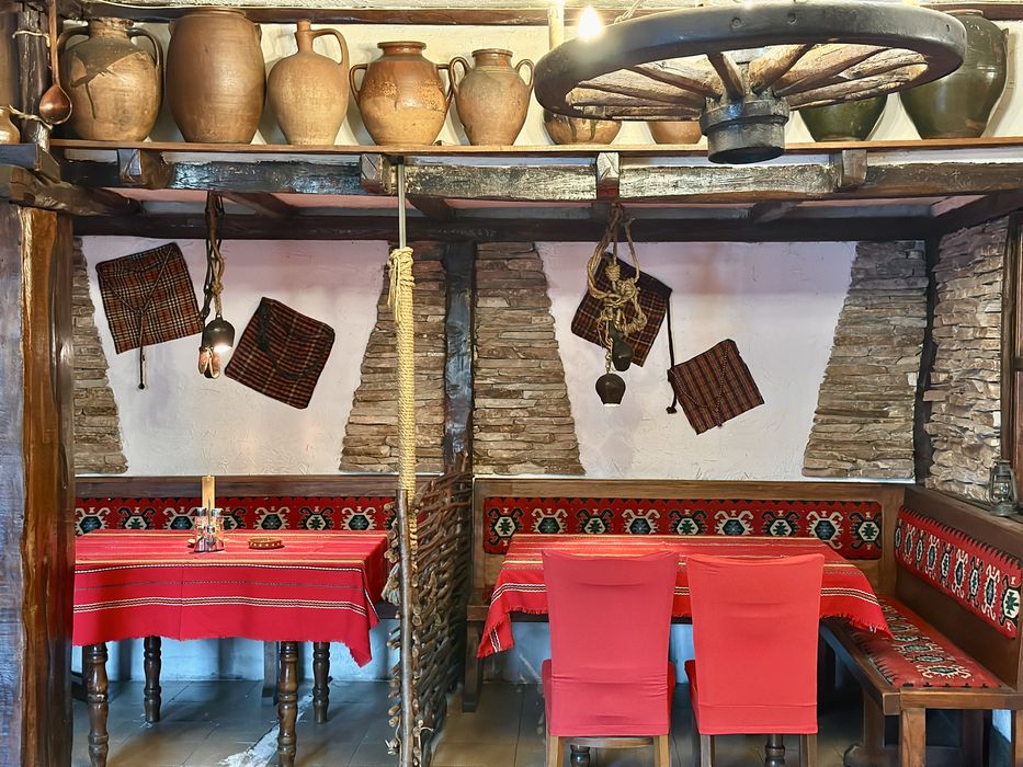 Ресторант с етно мотиви и голяма градина в София