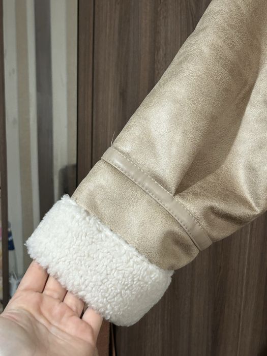 Продавам Дамско яке тип авиатор (shearling]