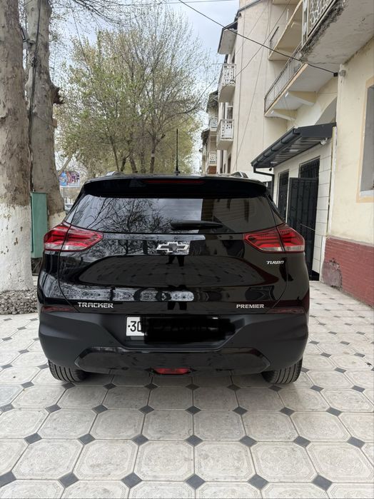 Tracker 2023 yili qora