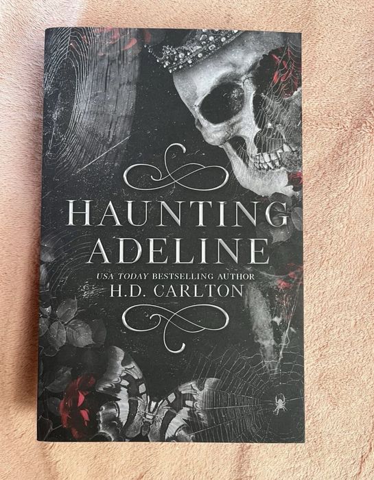 Продавам книгата “Преследването на Аделайн” на английски и български