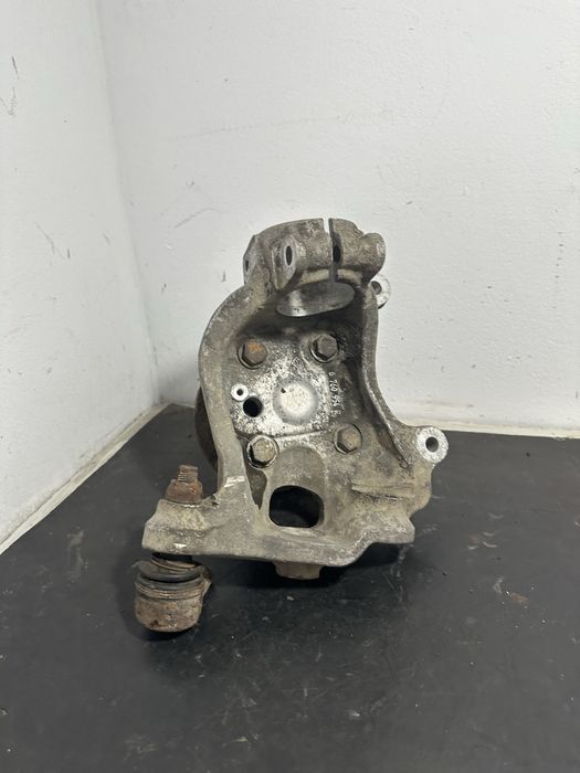 Fuzeta dreapta fata BMW Seria 5 E60 E61 520d 525d 530d 6760954R 535d