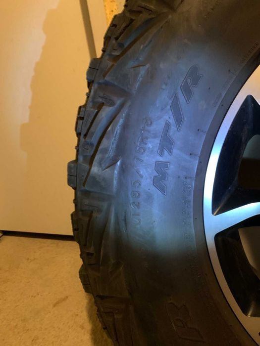 Всесезонни гуми Goodyear Kevlar MT/R 285/75/18 - 5бр с джантите