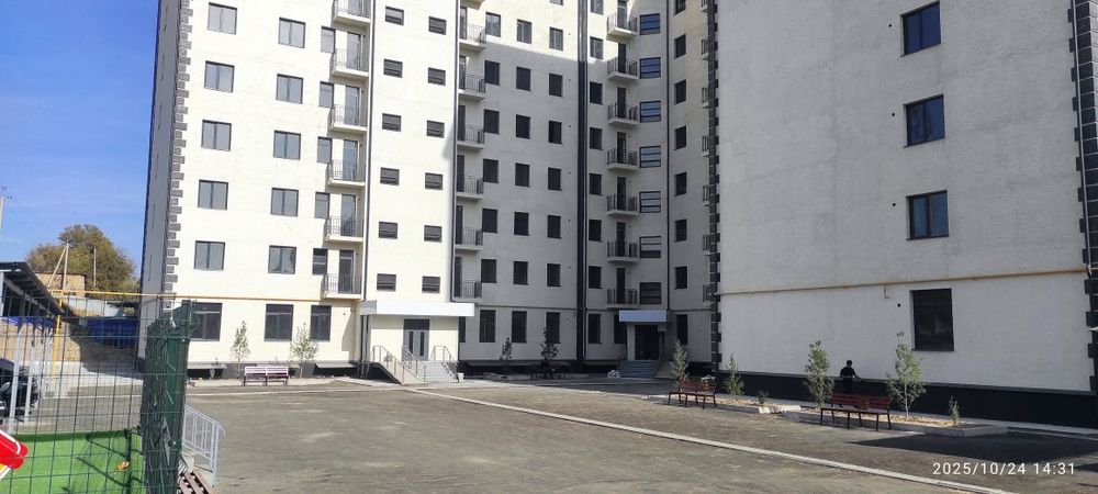 В г. Чирчике  10 микрорайон.