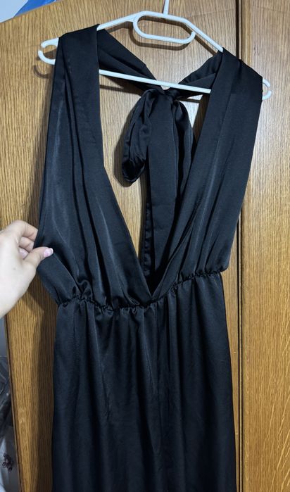 Salopeta neagra, eleganta si sexy