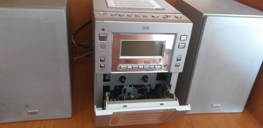 Combina cu cd mp 3 radio casetofon in perfecta stare functionare