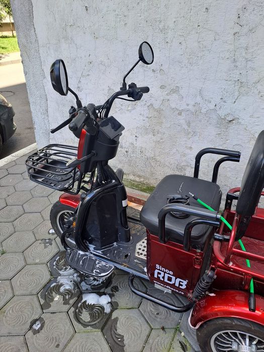 Vand motociclu electric in stare ff buna