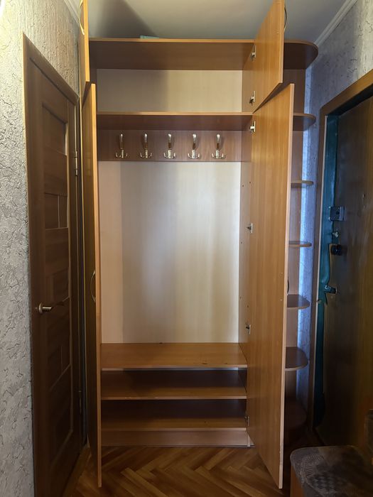 Продам шкаф с антресолью в прихожую