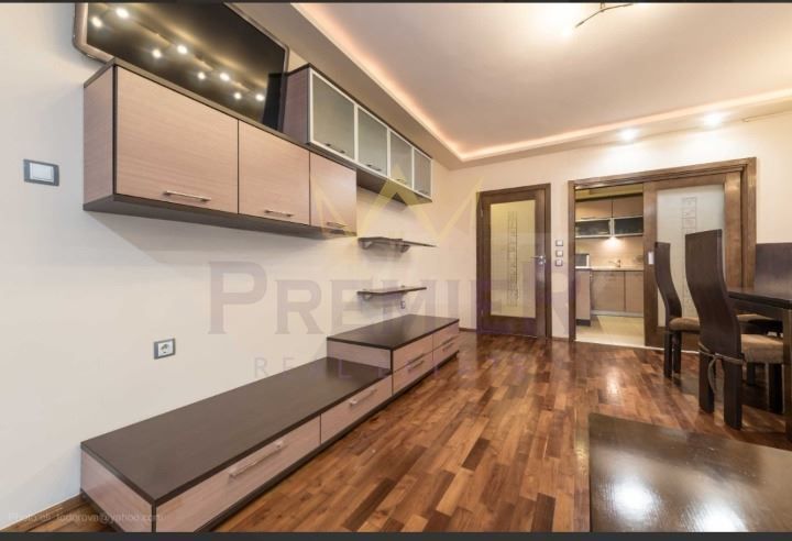 Дава се под наем Тристаен апартамент в Варна, Левски - 100 кв.м за 969 € - Снимка #8
