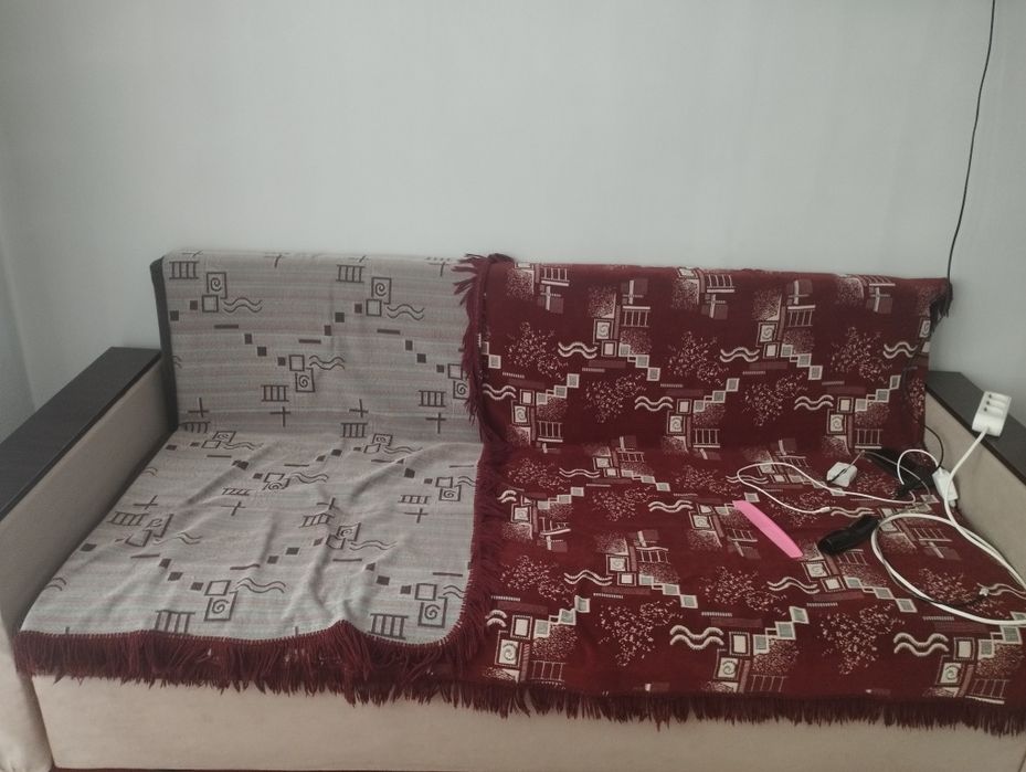 Отдам диван дором