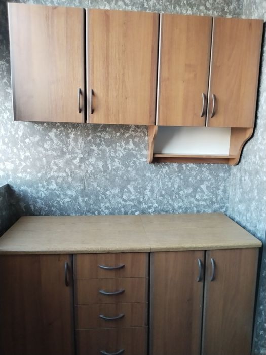 Куханый гарнитур в отличном состоянии крепкий подаётся в связи с перее