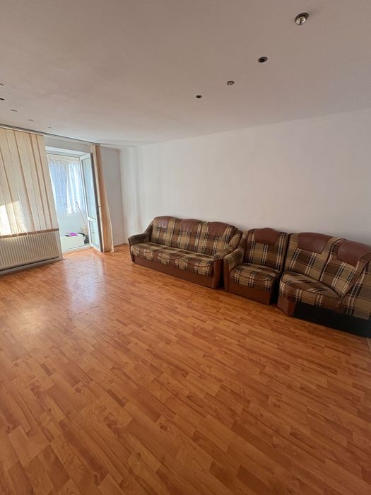 Inchiriez apartament