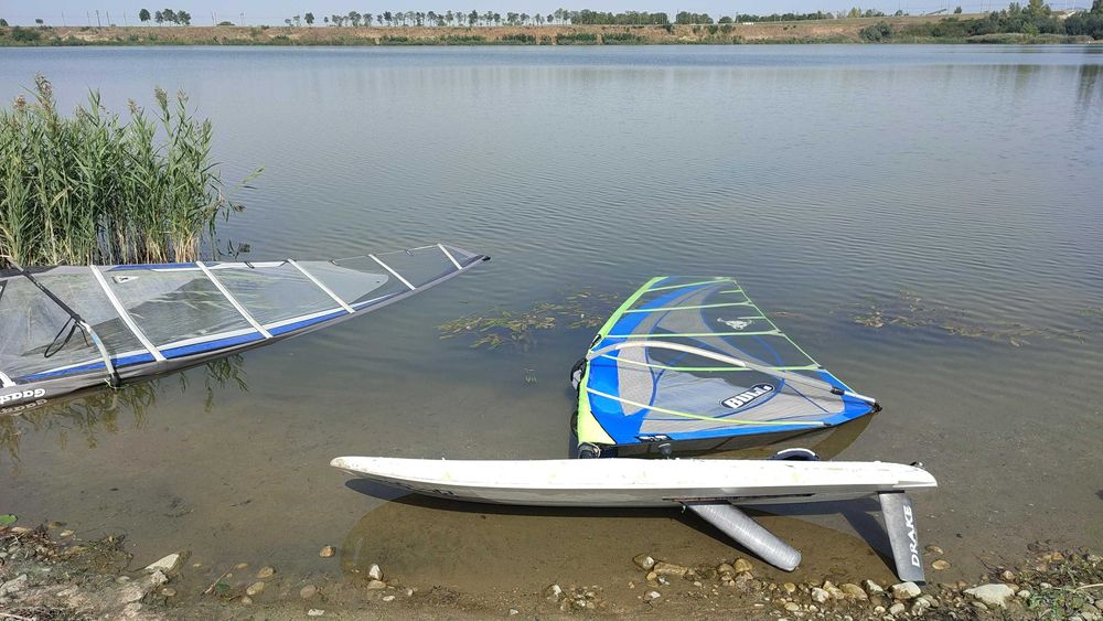Placă Windsurf F2 Vegas 136L + Fină – 520 € și placă începători +vela