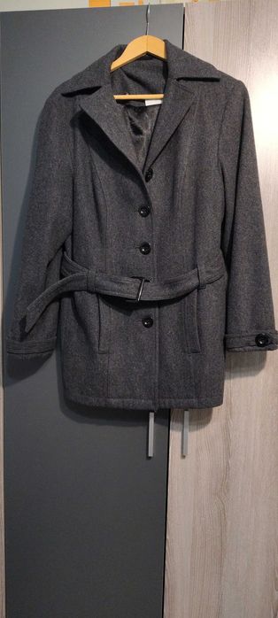 Продавам връхни дрехи