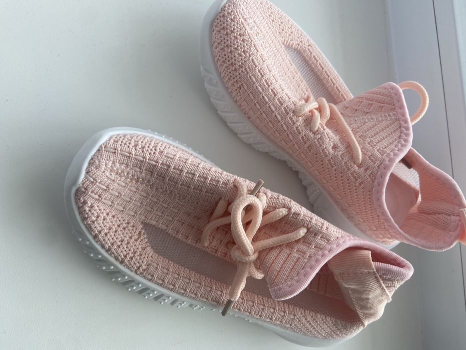 Продам на девочку 6-7лет