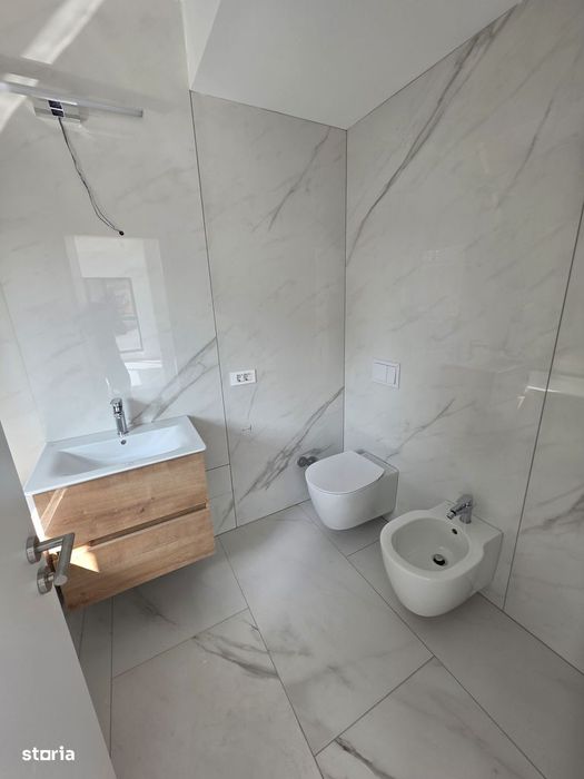 Apartament  cu 4 camere de inchiriat in zona Aviatiei