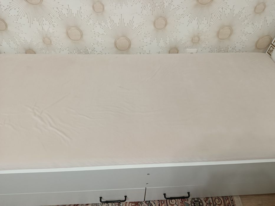 Срочно продам кровати размер 90*200 , с матрацем