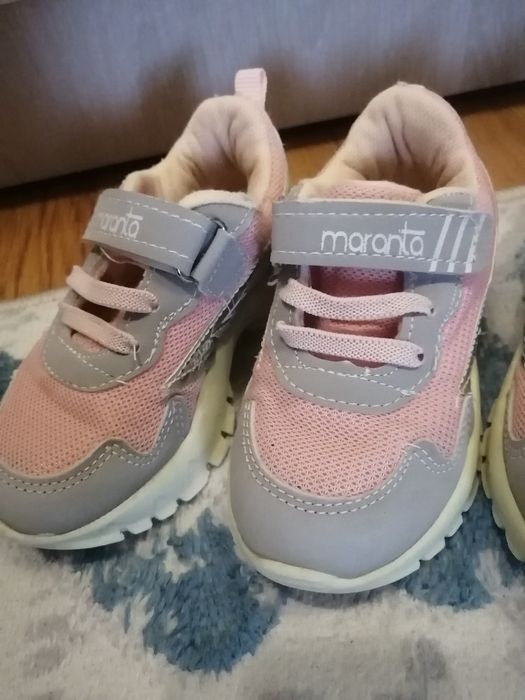 Продам кроссовки для девочек