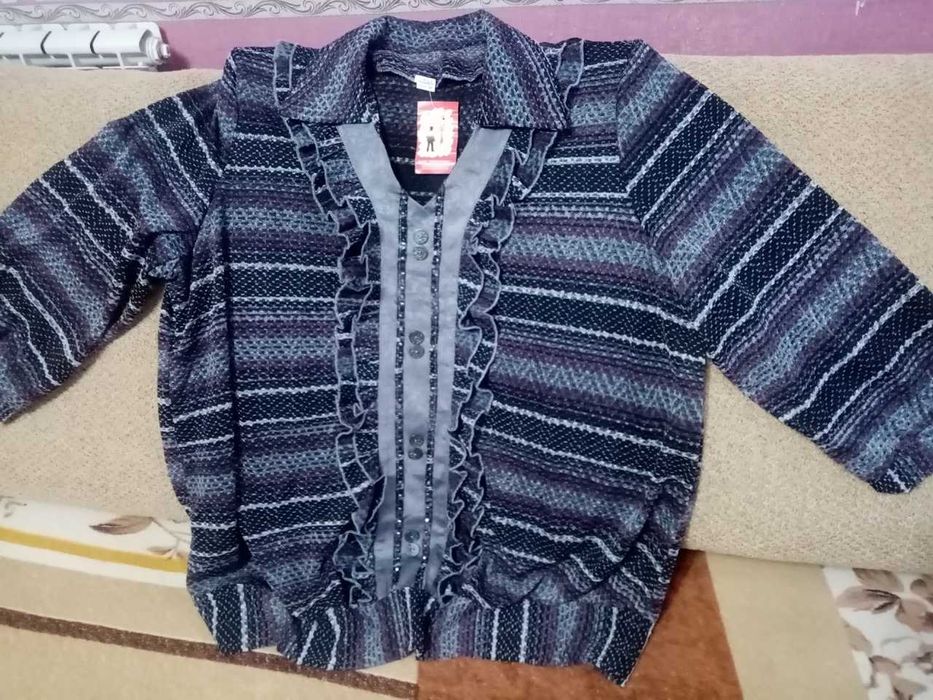 Отдам бесплатно новые блузки