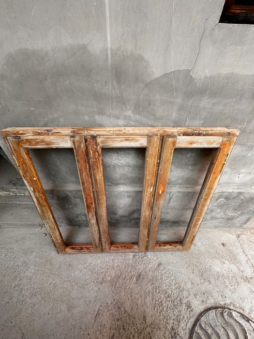 Продается б/у деревянные оконные рамы