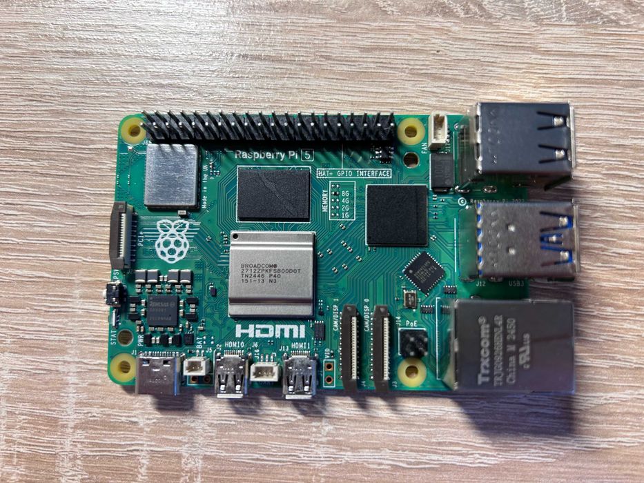 Kit Raspberry Pi 5 8GB complet cu accesorii