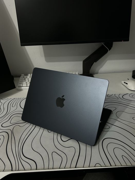 MacBook M4 16,256