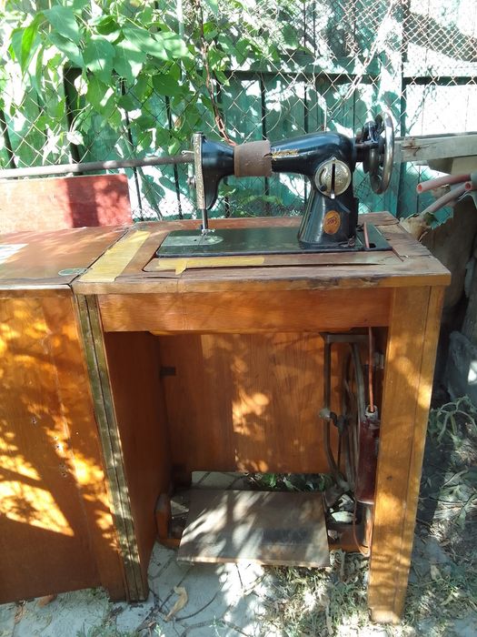 Срочно продам швейную машинку