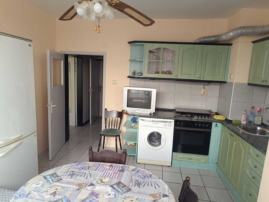 Дава се под наем Двустаен апартамент в Плевен, Широк център - 68 кв.м за 331.5 € - Снимка #1