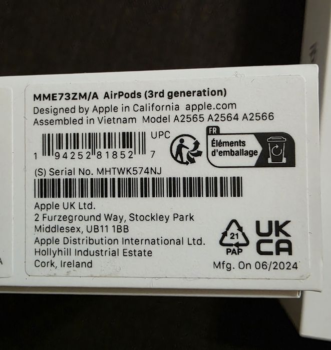 IPhone 15 pro max  + слушалки