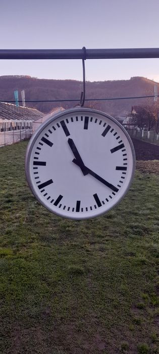 Ceas TN , perete, industrial , muzeu , gara , antic , colectionari,