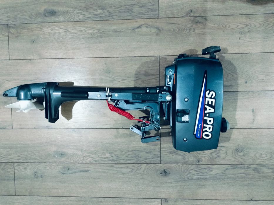 Продам лодку с мотором