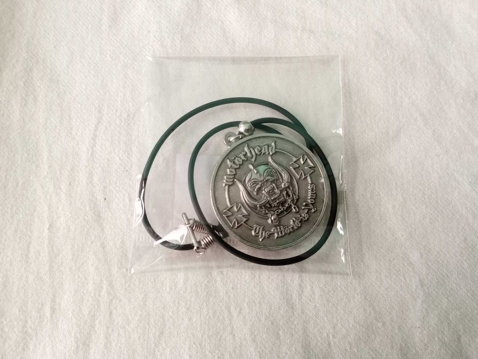 Стари метъл аксесоари. (Медальони, Брошки, Гривни)