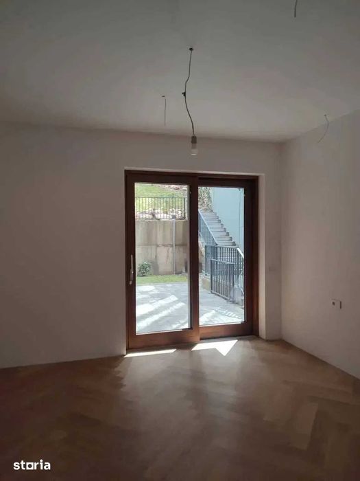 Apartament in Busteni Zamora terasa, curte interioara finisaje premium
