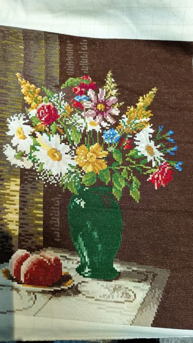 Продавам ушити гоблени и шия по поръчка