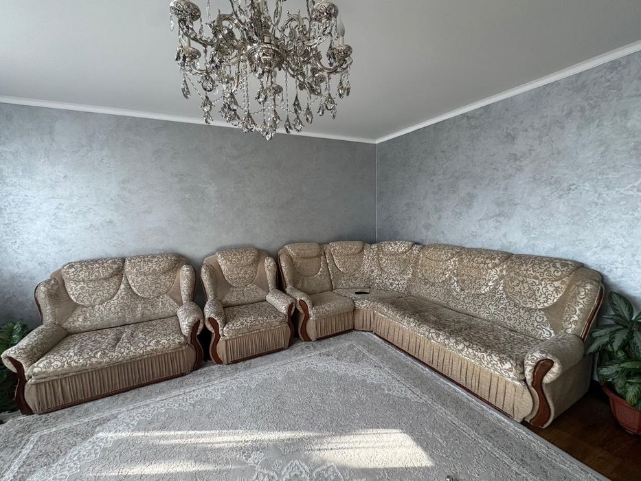 Продам диван угловой