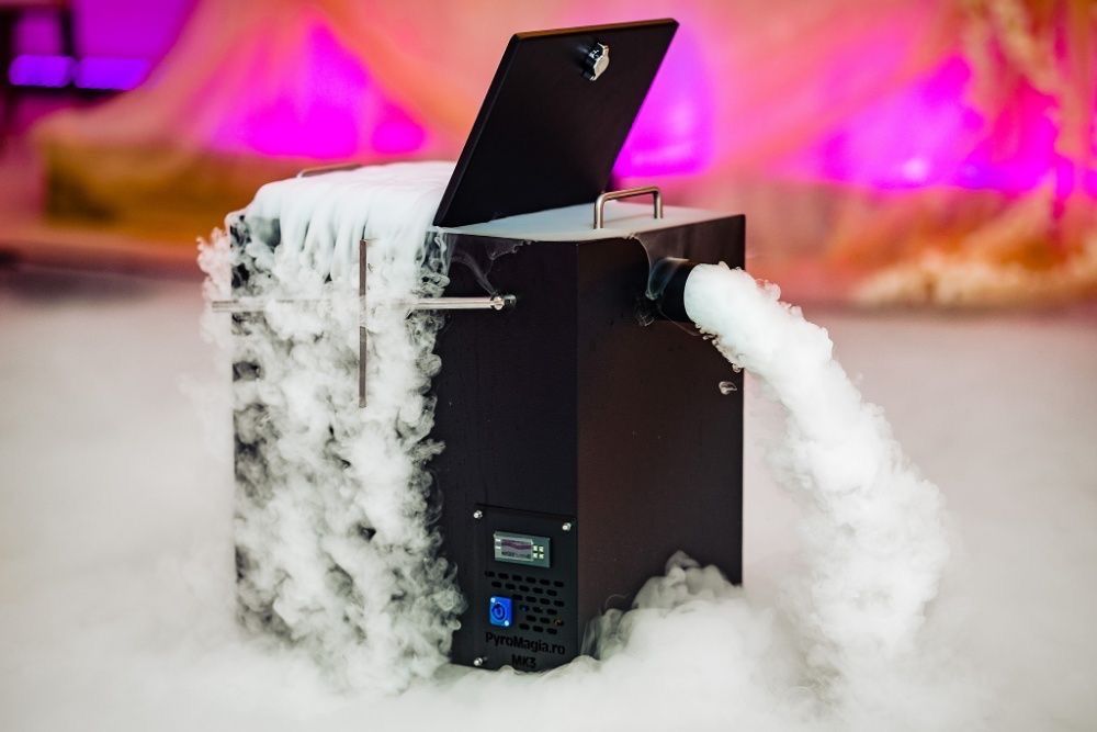 Fum greu cu gheață carbonica/artificii pentru dansul mirilor