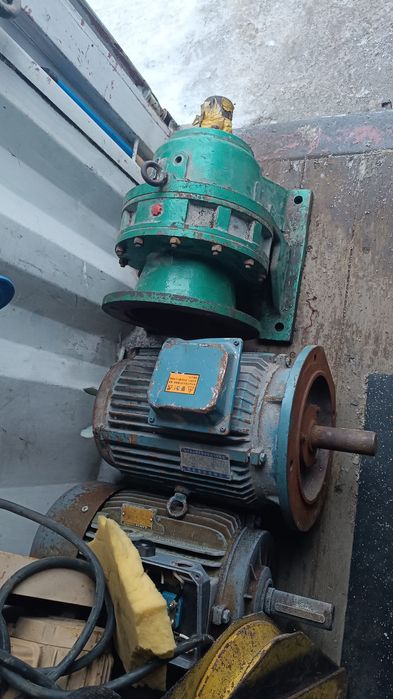 Мотор редуктор 15кв 65 об/мин