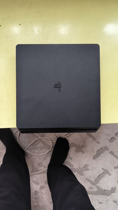 Ps4 slim 1 terrabayt
