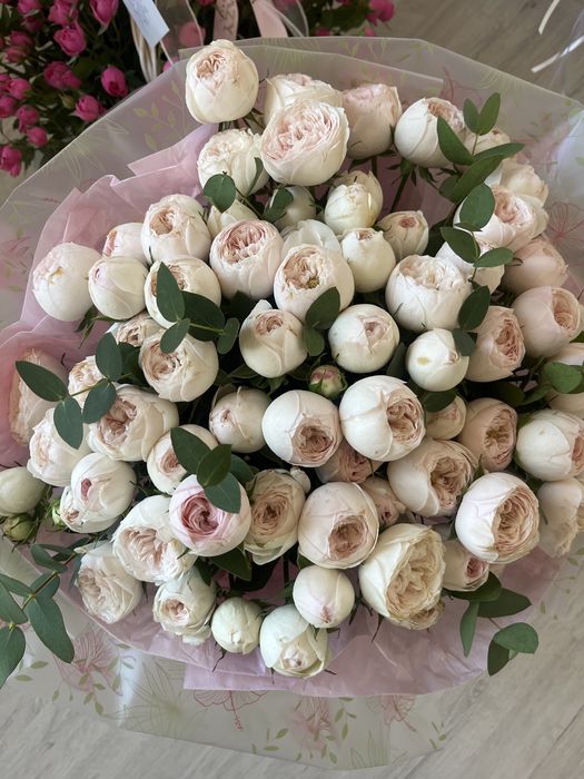 Свежие кустовые розы,цветы