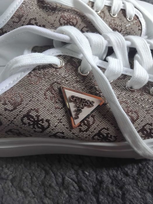 Чисто нови дамски маратонки / кецове GUESS (Оригинал) – 39 номер (US 8.5) Доставено от USA