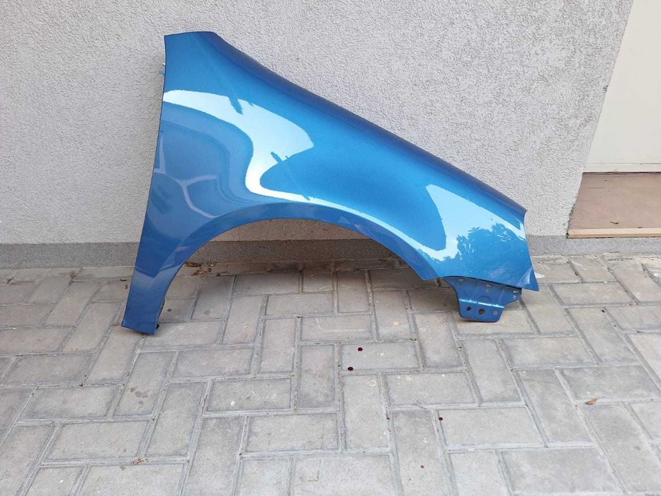 Aripa Fata Dreapta VW Golf 5/V An 2004-2008 Vopsita Albastru Deschis
