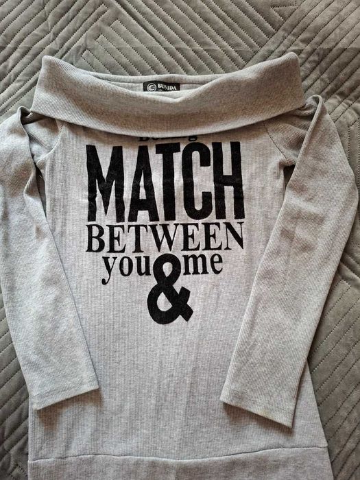 Трикотажная туника  открытые плечи, и приталенный силуэт