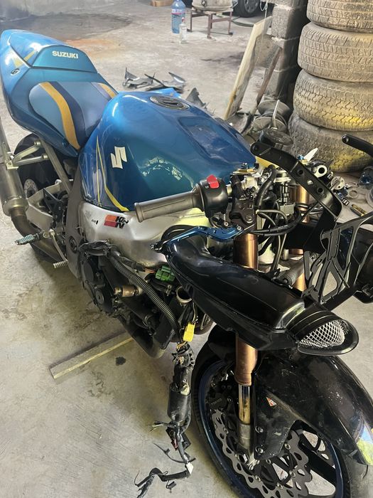 Suzuki gsxr k1 750