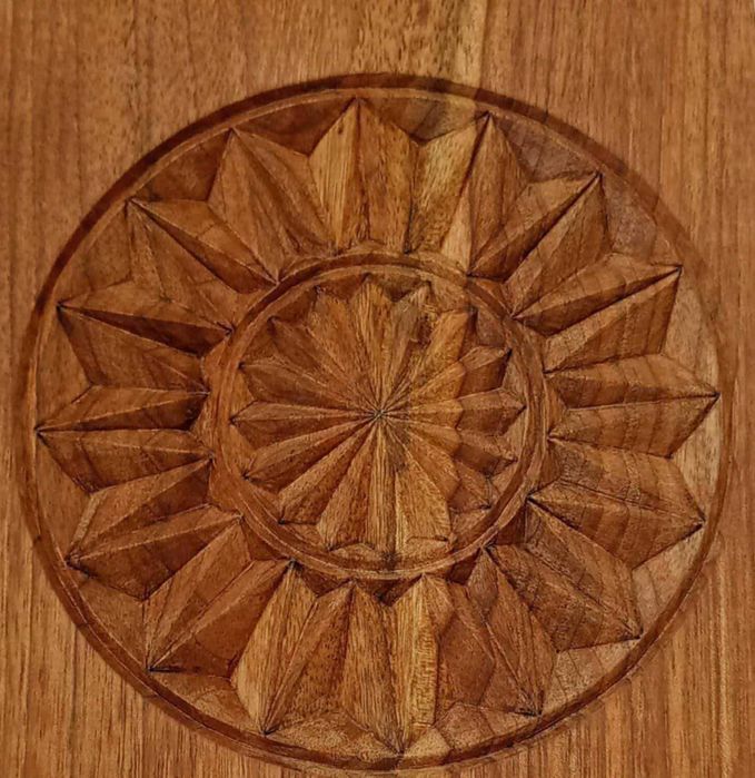 Tablou din lemn de nuc în ulei, sculptat manual