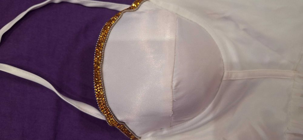 Бяла рокля Л размер.